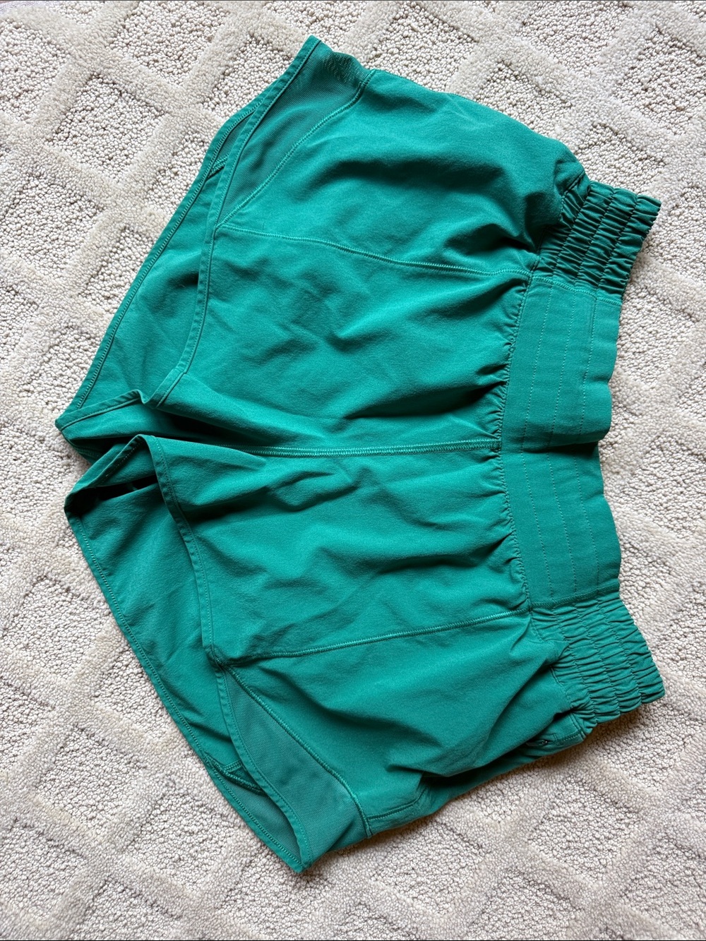 Lululemon Hotty Hot Shorts Size 8-Cascadia Green 2.5” inseem